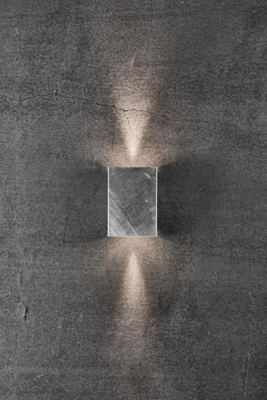 Minimalistische LED-Außenwandleuchte Fold 10 aus verzinktem Stahl up / down mit veränderbaren Abstrahlvarianten
